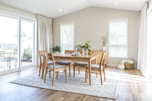 Arco 1300-2000 Extension Dining Table